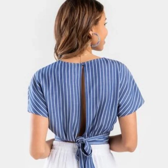 June & Ivy Blue Striped Cropped Cap Sleeve Blouse- Size Medium - Picture 2 of 5